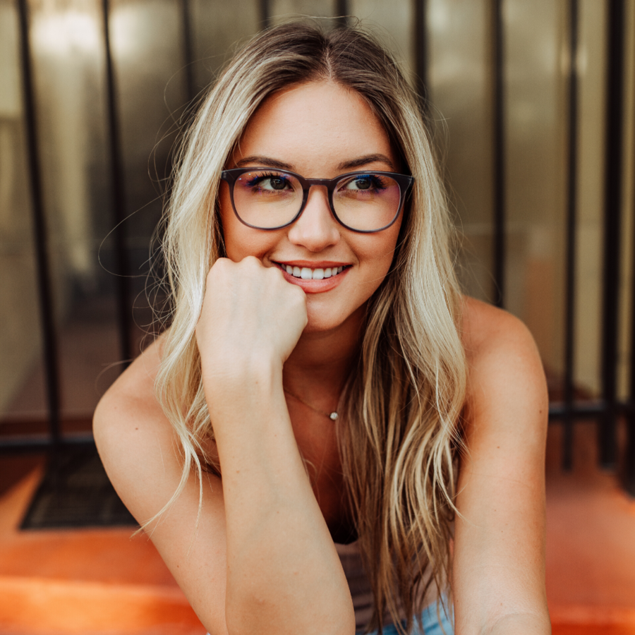 Briller med blålysfilter for datamaskinen, TV-en og mobilen.