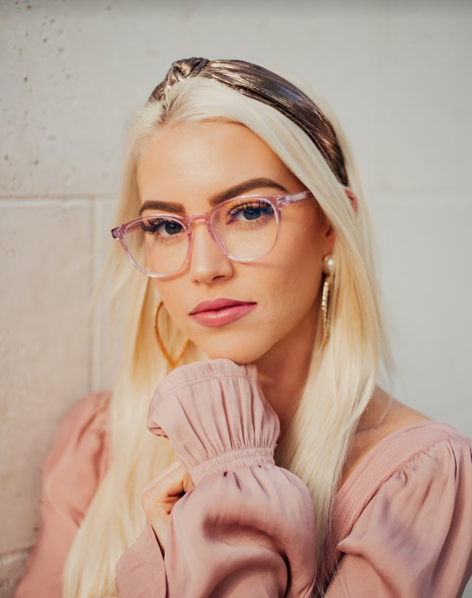 Briller med blålysfilter for datamaskinen, TV-en og mobilen.