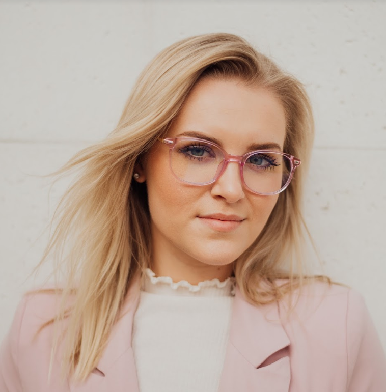 Briller med blålysfilter for datamaskinen, TV-en og mobilen.